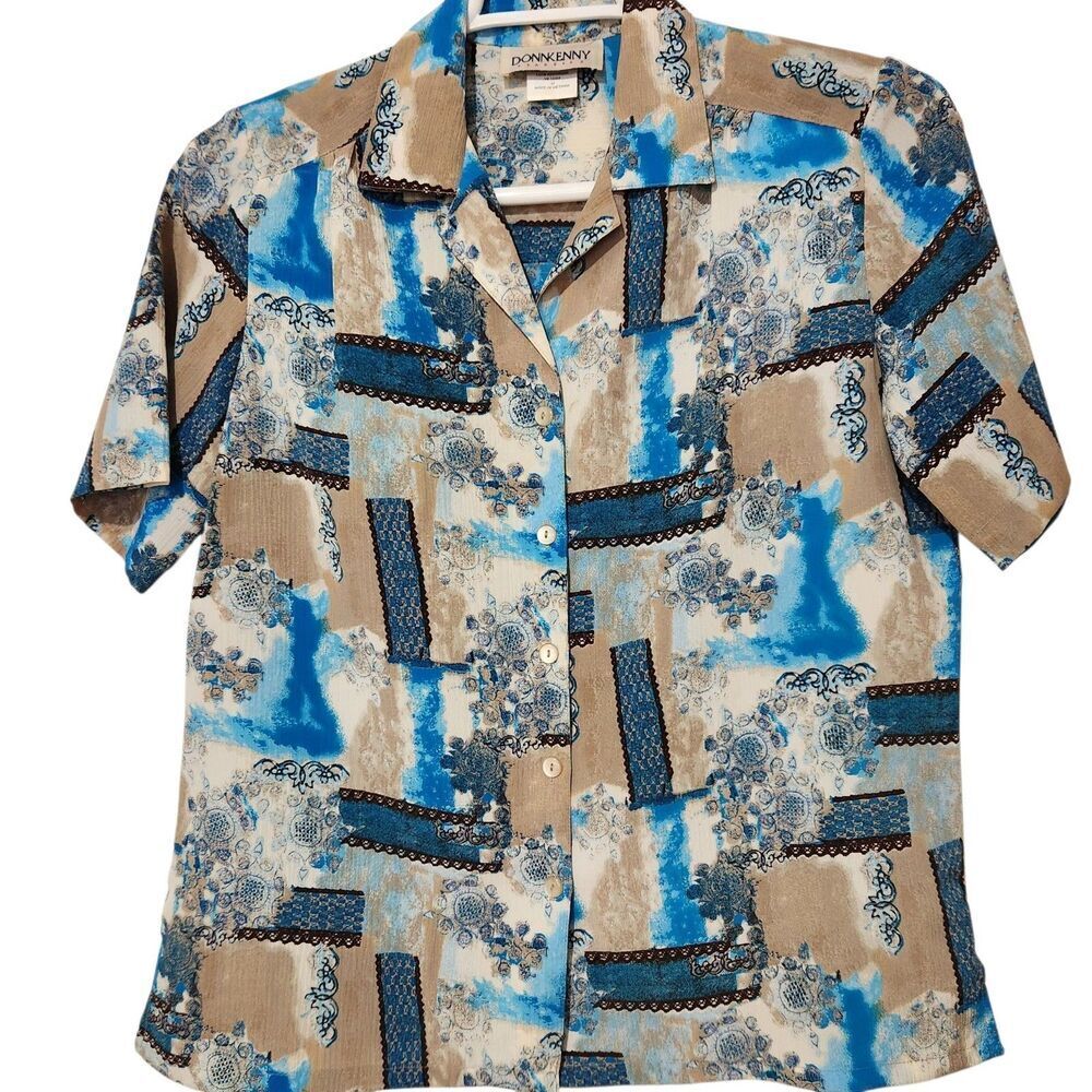 Donnkenny Women Shirt Size Medium Lightweight Front Buttons Short Sleeve.   New